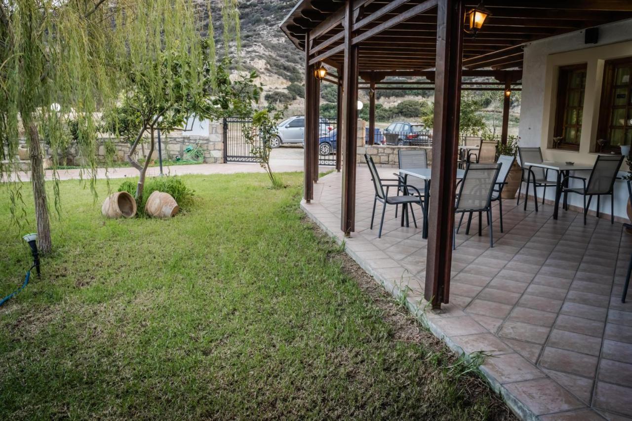 Dimitris Villa Hotel Matala Buitenkant foto