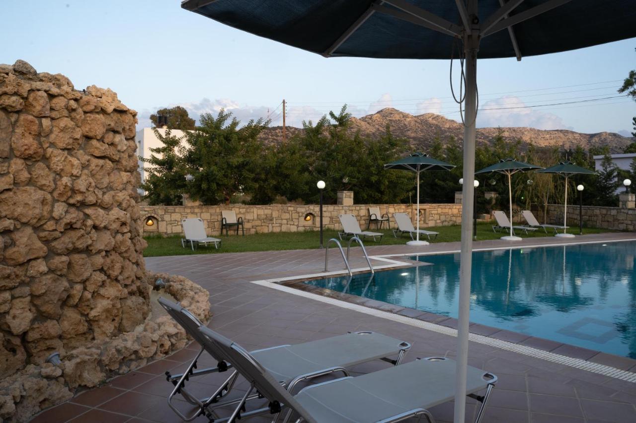 Dimitris Villa Hotel Matala Buitenkant foto
