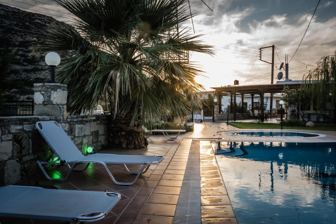 Dimitris Villa Hotel Matala Buitenkant foto