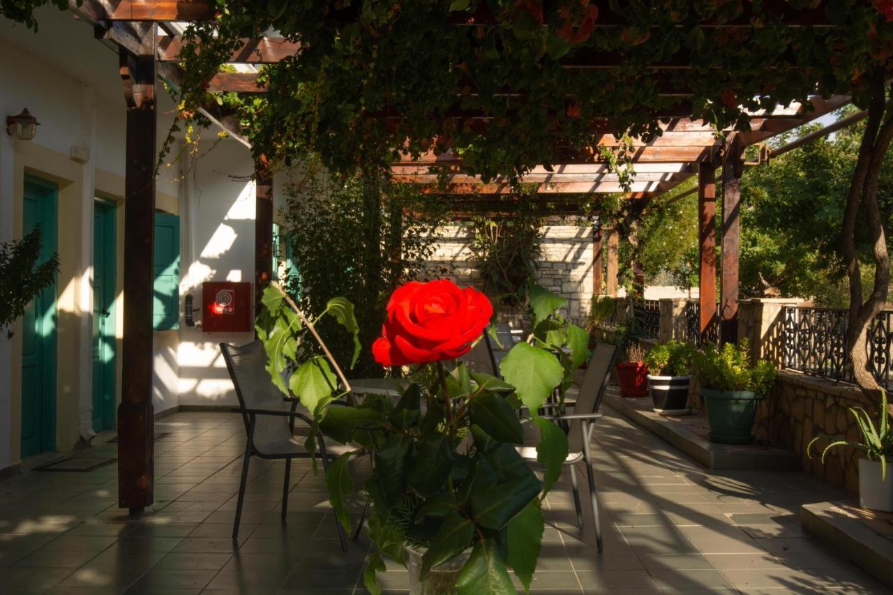 Dimitris Villa Hotel Matala Buitenkant foto